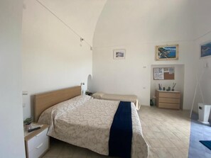 1 chambre, fer et planche à repasser, Wi-Fi gratuit, draps fournis