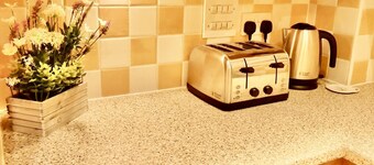 Spacious 4-Bed, 2-Bath Home Near General Hospital with Free Parking