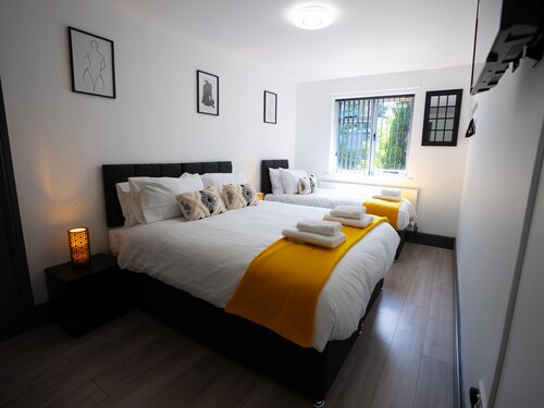 Modern Private Apartment Centrally Located