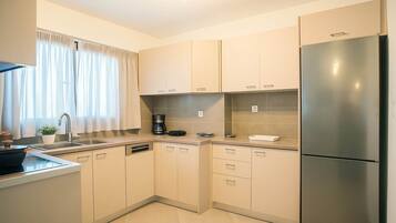 Frigorífic, forn, placa de cuina i rentaplats