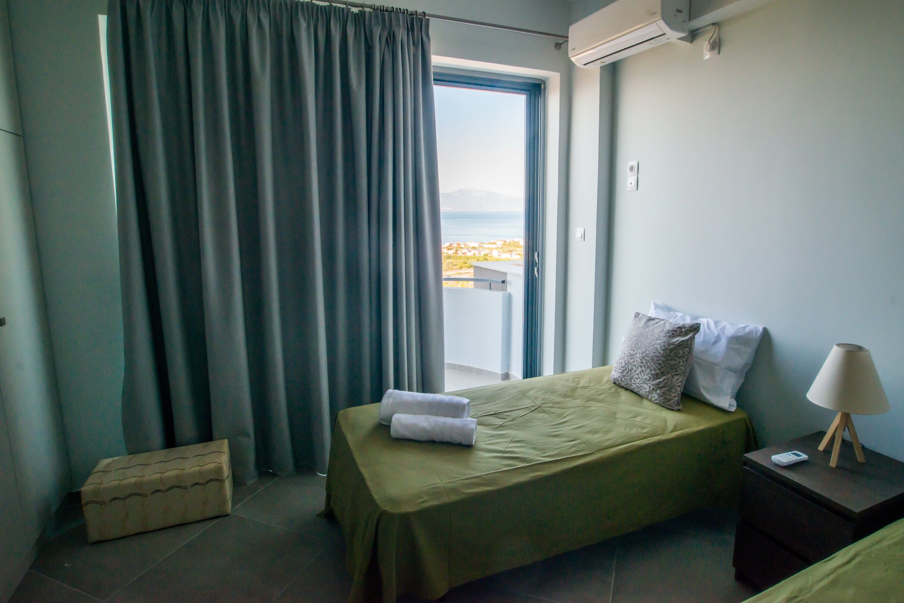 3 habitaciones, tabla de planchar con plancha, cuna de viaje y wifi 