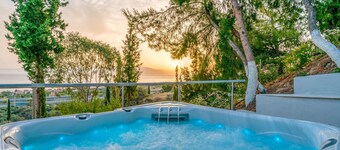 Onar Zin Seabliss - Penelope Poolside Getaway