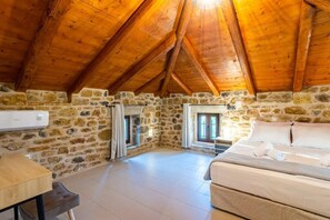 2 bedrooms, iron/ironing board, travel cot, WiFi
