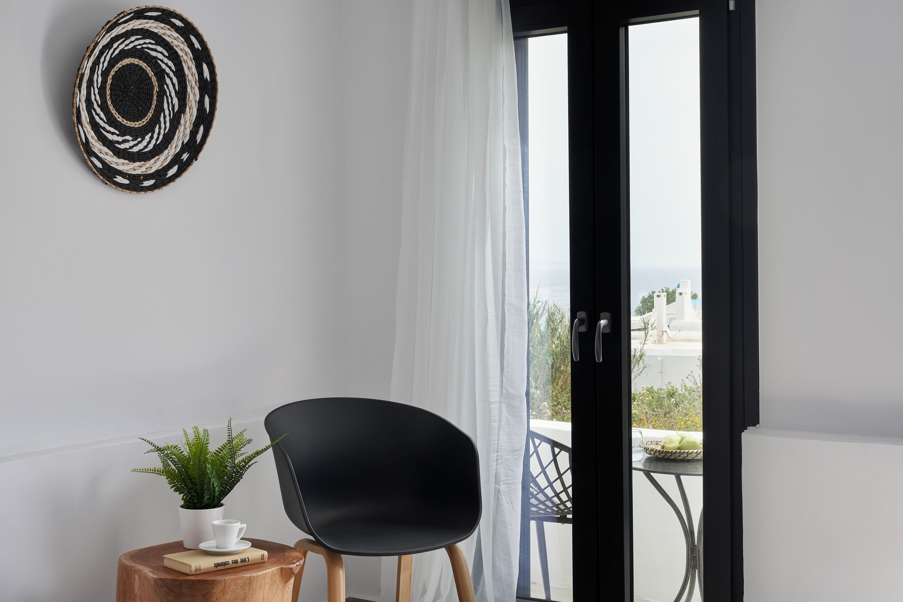 Standard Room, Partial Sea View | Minibar, free WiFi, bed sheets