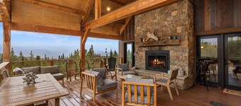 Lavish Estate! Hot Tub, Sauna, Game Room, 15 Min Drive to Resort!