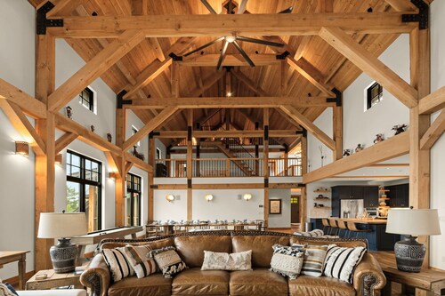 Lavish Estate! Hot Tub, Sauna, Game Room, 15 Min Drive to Resort!