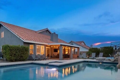 Modern Majestic Home with Pool, Spa & Basketball