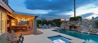 Modern Majestic Home with Pool, Spa & Basketball