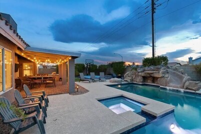 Modern Majestic Home with Pool, Spa & Basketball