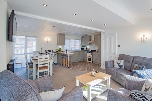 Betteridge View Lodge -  a holiday lodge that sleeps 6 guests  in 3 bedrooms