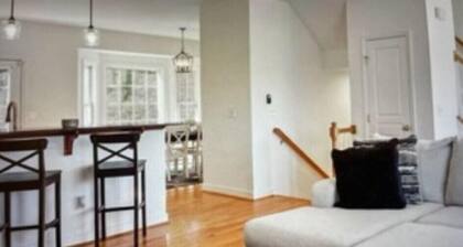 Amazing location in Downtown Fredericksburg!