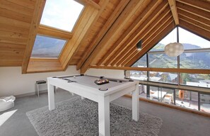 Games room - Chalet, wifi, 250m from ski slopes, terrace, parking, tv, 250m², Les 2 Alpes (Les Deux Alpes)