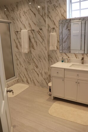 Family Apartment, 2 Bedrooms, Ocean View | Premium bedding, individually decorated, individually furnished - Dalys Luxury Apartments (Choppins)