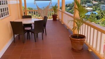 Executive Apartment, 1 Queen Bed | Terrace/patio