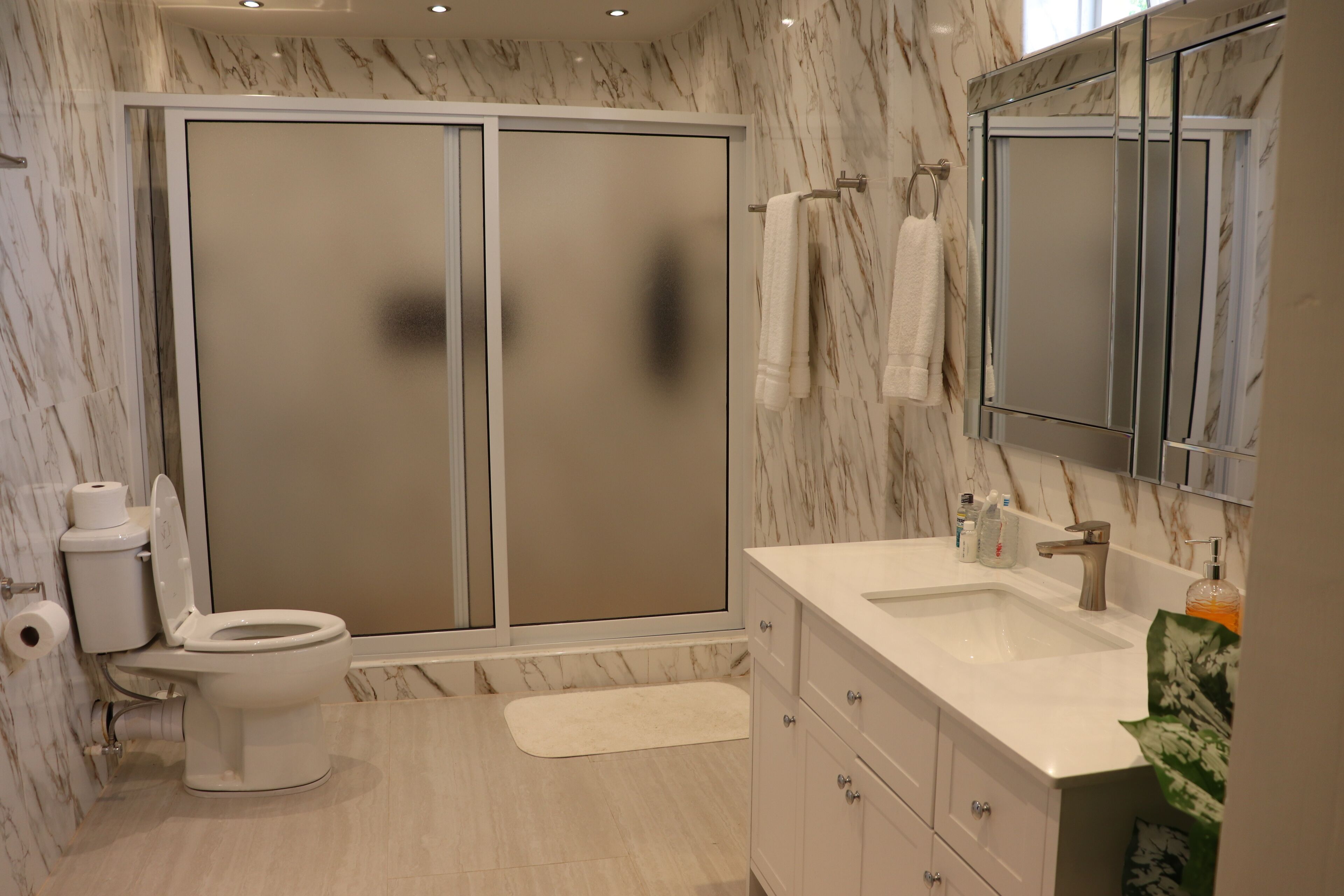Appartamento familiare, 2 camere da letto, vista oceano | Bagno | Doccia, soffione a pioggia, set di cortesia gratuito, asciugacapelli