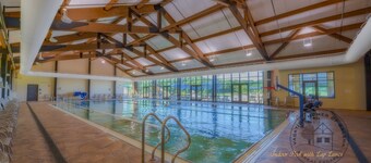 Outdoor Hot Tub, Double Sided Fireplace, Huge Yard, Walking Trails, Pools!