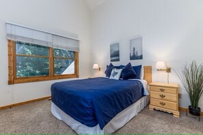 3 bedrooms, desk, iron/ironing board, free WiFi