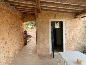 تناول الطعام بالخارج