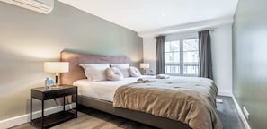 3 bedrooms, desk, iron/ironing board, free WiFi