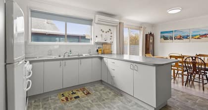 The Spotted Bach - Enjoy the wood fireplace and explore the beautiful lakes