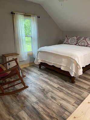 3 slaapkamers, een strijkplank/strijkijzer, gratis wifi, beddengoed