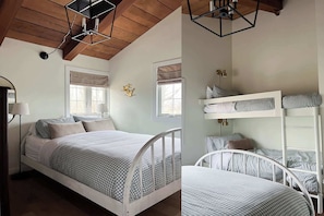 A bedroom with a single bed, a window, and a bunk bed. - Koselig Cottage: Charming 1950s Danish Cottage on 5 Acres (Ellison Bay)