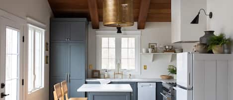 電子レンジ、オーブン、コンロ、食器洗い機