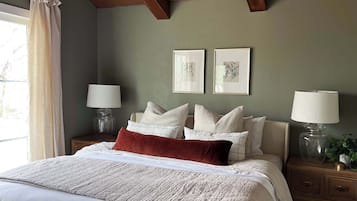 2 bedrooms, travel crib, free WiFi, bed sheets