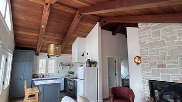 Smart TV, fireplace, offices