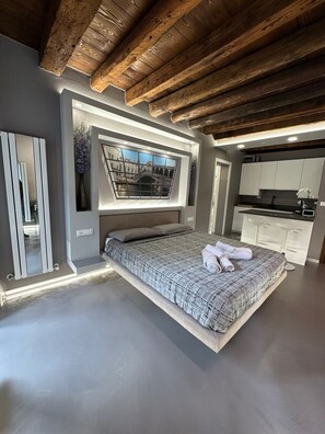 1 quarto, escrivaninha, Wi-Fi de cortesia, roupa de cama