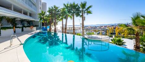 حمّام سباحة خارجي