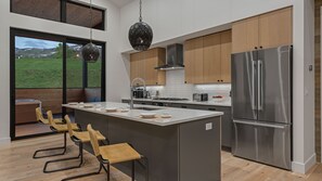 冰箱、微波炉、烤箱、炉灶