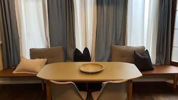 Family Room | Individually decorated, individually furnished, desk, laptop workspace