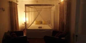 Desk, soundproofing, iron/ironing board - Sunrise City Palace (Negombo)