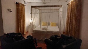 Desk, soundproofing, iron/ironing board - Sunrise City Palace (Negombo)
