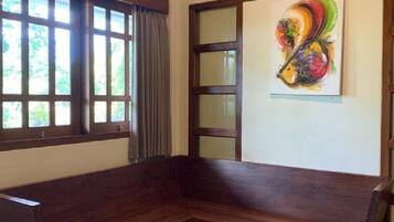 Deluxe Room | Living area
