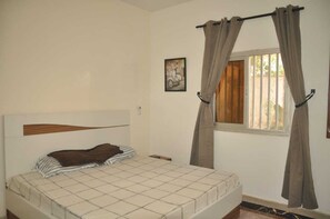 1 chambre, fer et planche à repasser, Wi-Fi gratuit, draps fournis