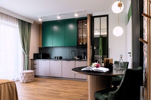 Suite Studio Confort, 1 grand lit, non-fumeur, vue ville