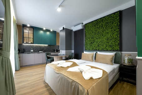 Comfort Apartment, 1 Queen Bed, Non Smoking, City View | 1 bedroom, premium bedding, pillowtop beds, individually furnished
