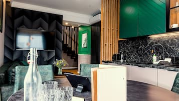 Apartamento família, 2 quartos, 2 banheiros | 1 quarto, roupas de cama premium, camas com colchões pillow-top