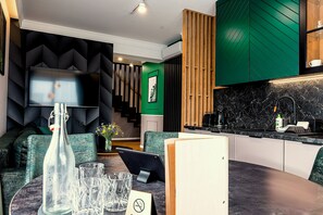 Family Apartment, 2 Bedrooms, 2 Bathrooms | 1 bedroom, premium bedding, pillowtop beds, individually furnished