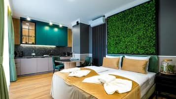 舒适开间套房, 1 张大床, 无烟房, 城市景观 | 1 多间卧室、高档床上用品、加厚床垫、特色家居