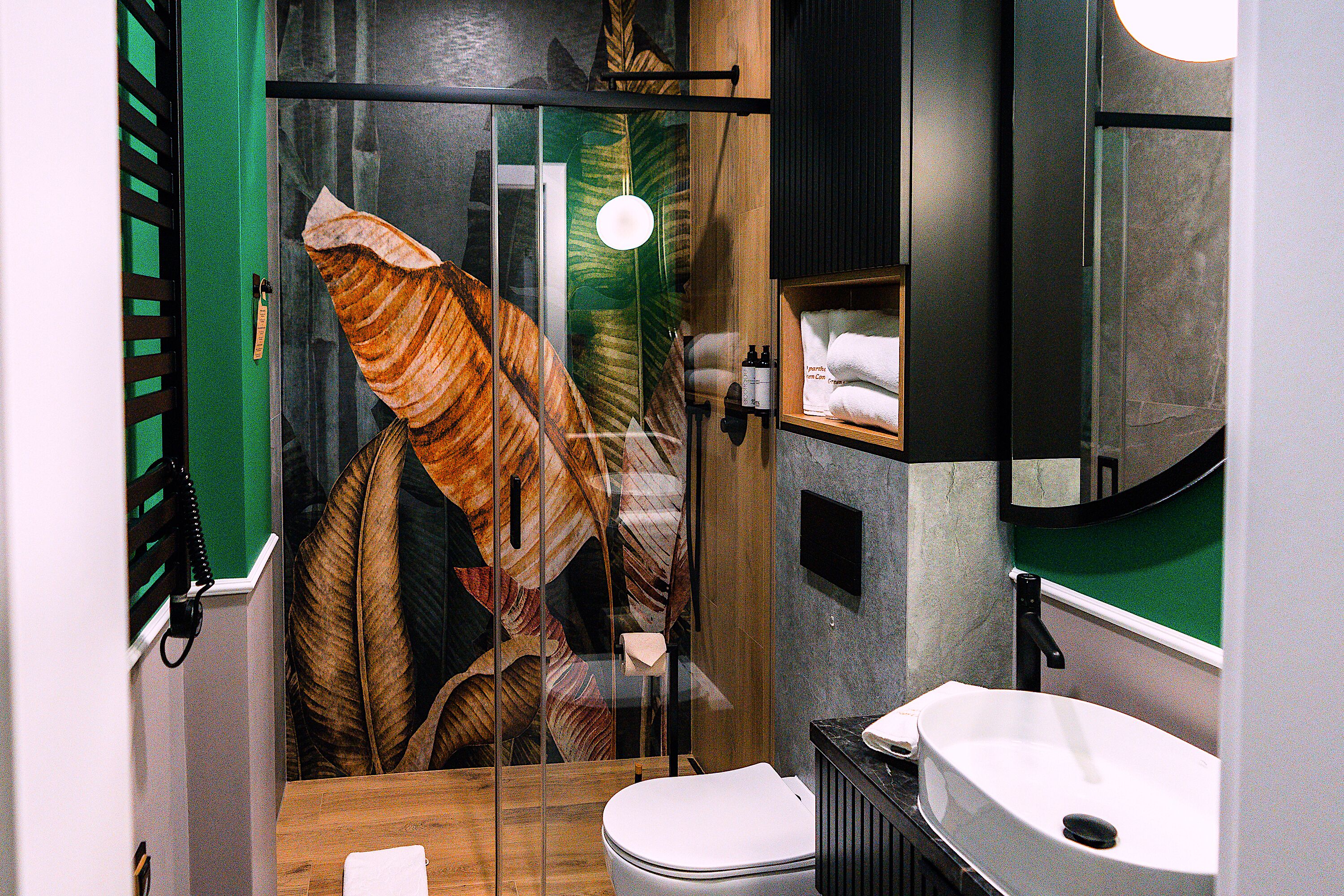 Shower, hydromassage showerhead, hair dryer, towels