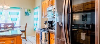 Peaceful Family Vacation! Private pool, jacuzzi