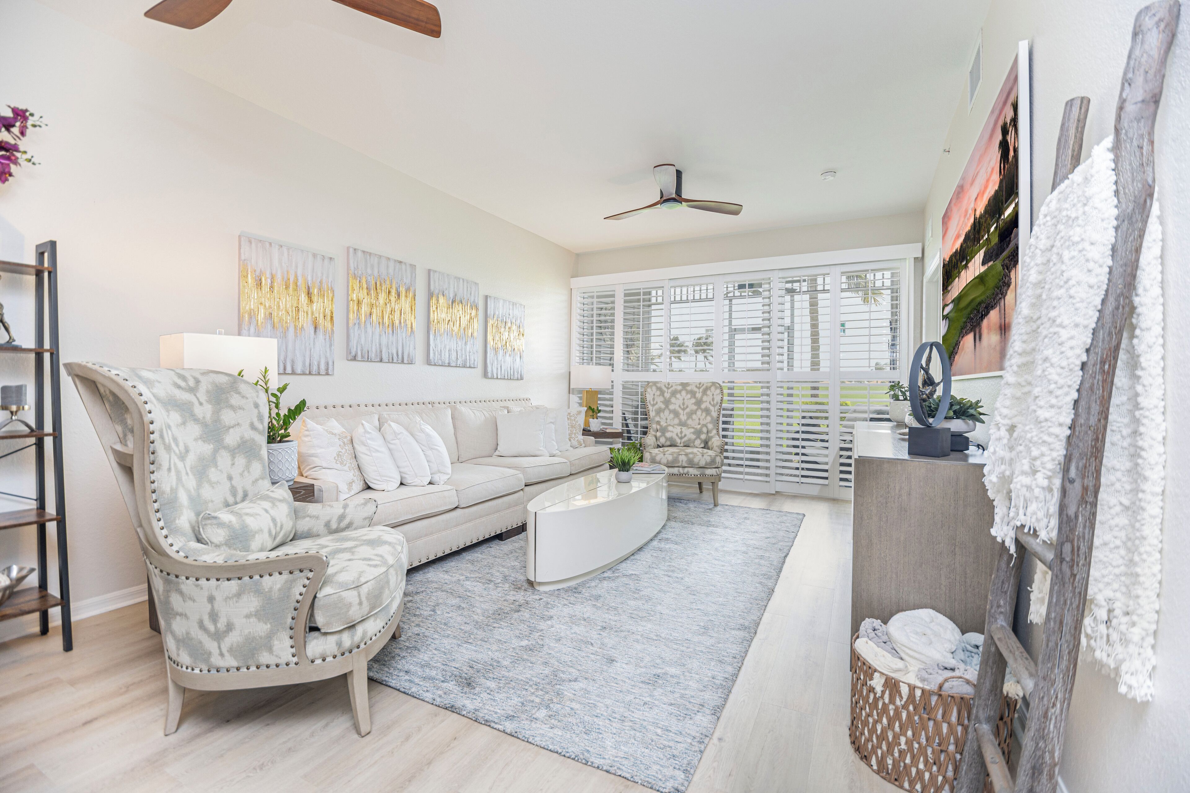 Immaculately decorated in Amenity Rich Golf Resort