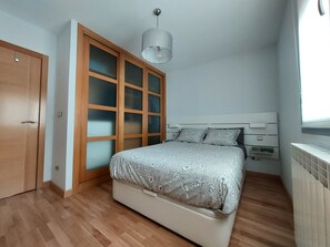 3 bedrooms, iron/ironing board, travel cot, free WiFi - Preciosa Casa Adosada en Urbanización del Golf (Cirueña)