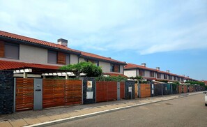 Exterior - Preciosa Casa Adosada en Urbanización del Golf (Cirueña)