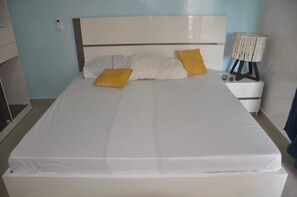 6 Schlafzimmer, Schreibtisch, Bügeleisen/Bügelbrett, kostenloses WLAN