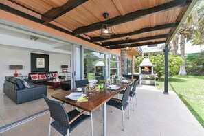 Outdoor dining - Salobre Villa 3 Golf by VillaGranCanaria (San Bartolomé de Tirajana)