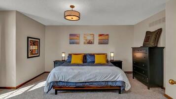 3 chambres, bureau, fer et planche Ă repasser, lit parapluie